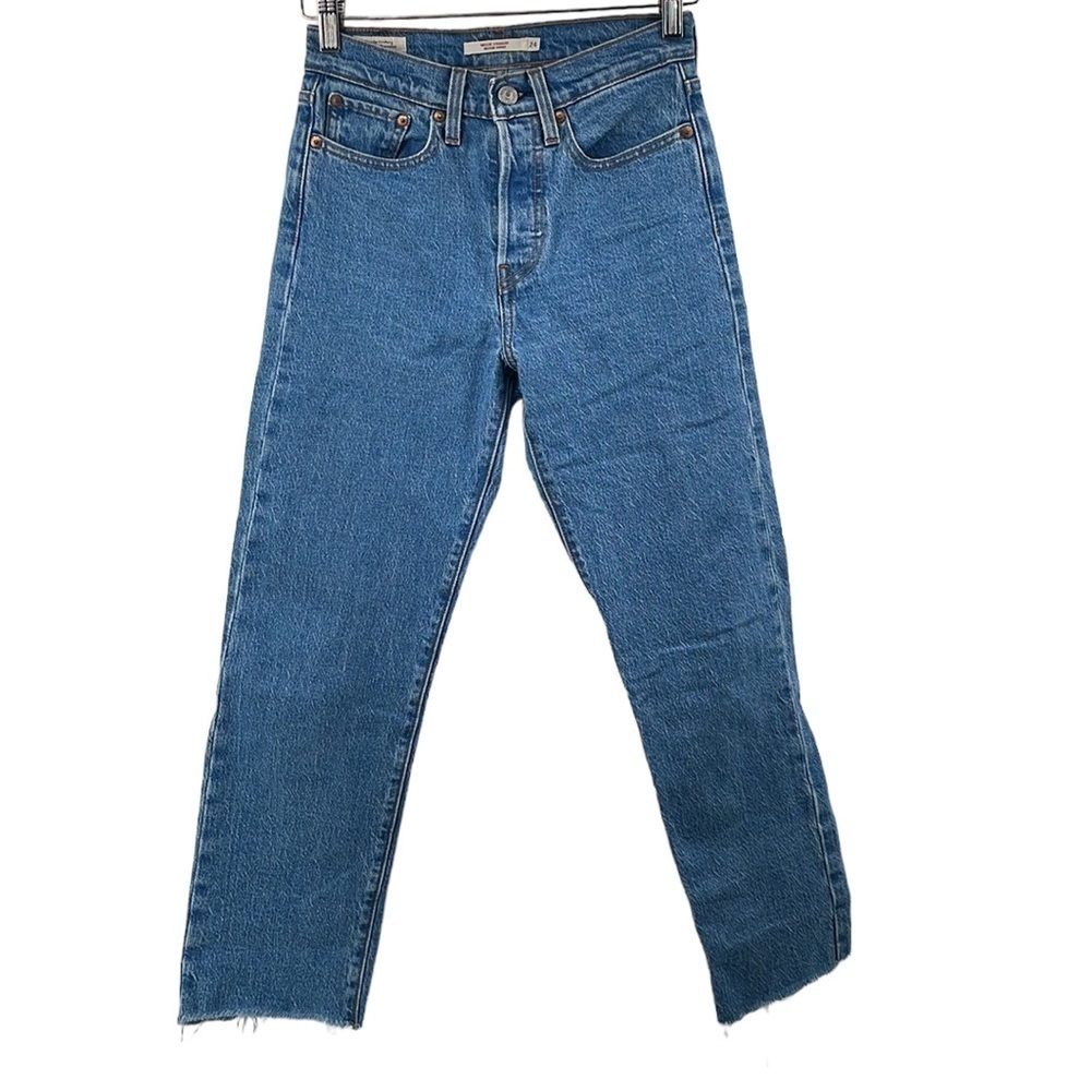 LEVI'S
WEDGIE Straight jeans vintage inspired premium denim frayed hem sz 24